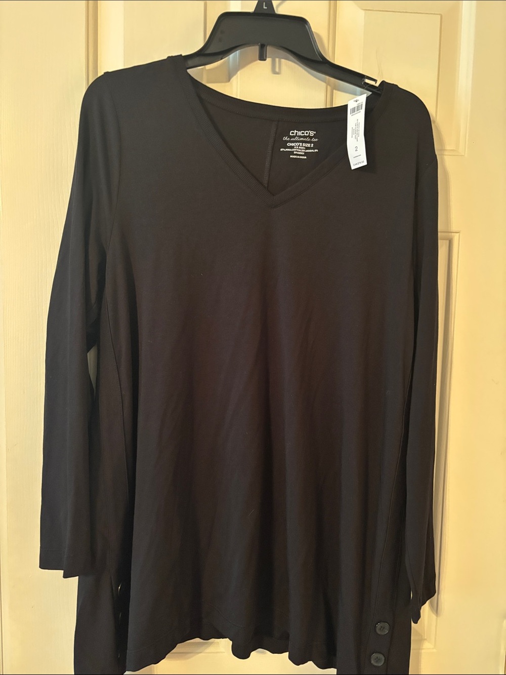 Chico's Black V-Neck Long Sleeve Tee with Side Button Detail